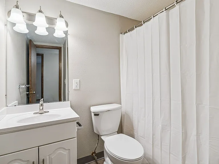 Lantern Square Apartments Spacious 1, 2 & 3 Bedrooms — Photo 42