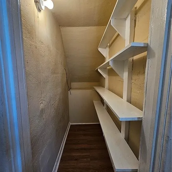 714 W 38th St — Photo 24