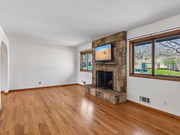 5th image of 6009 Chapel Dr