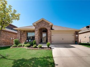 605 River Rock Dr, Azle, TX 76020