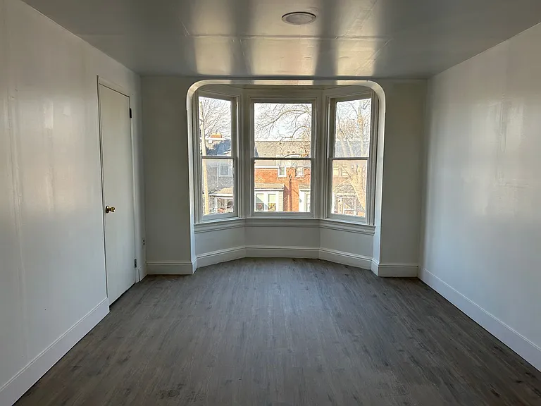 454 Pennsylvania Ave — Photo 2