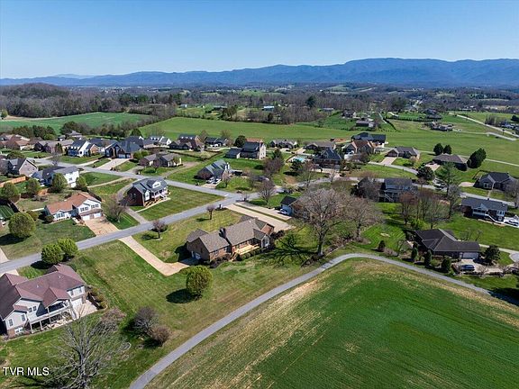 4th image of 185 Appian Way