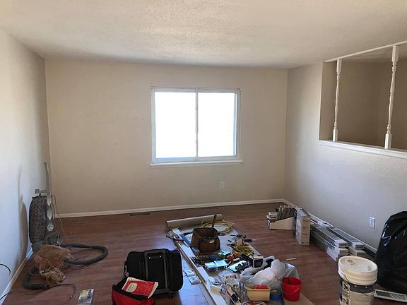 4th image of 305 NE Westwind Dr APT A