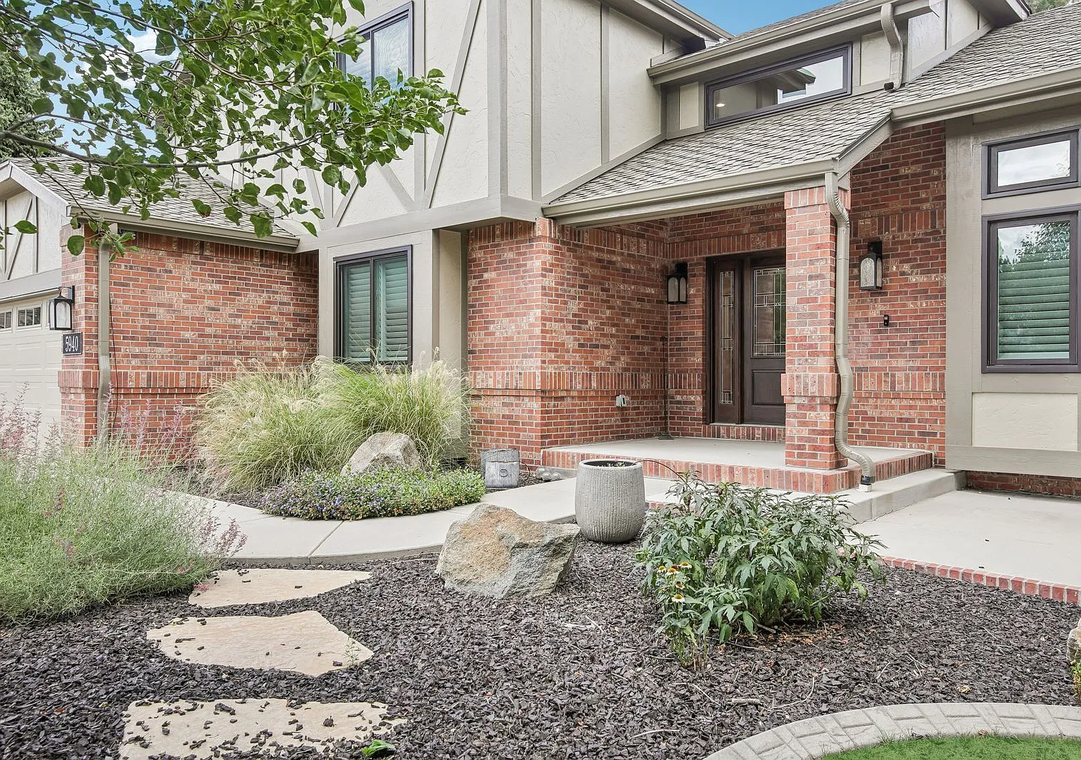Rare Rental Opportunity in The Hamlet, Luxury 4 bed/4 bath with office! — Photo 3