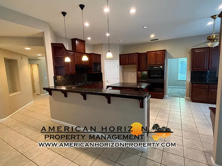 424 Crescent Dr — Photo 8