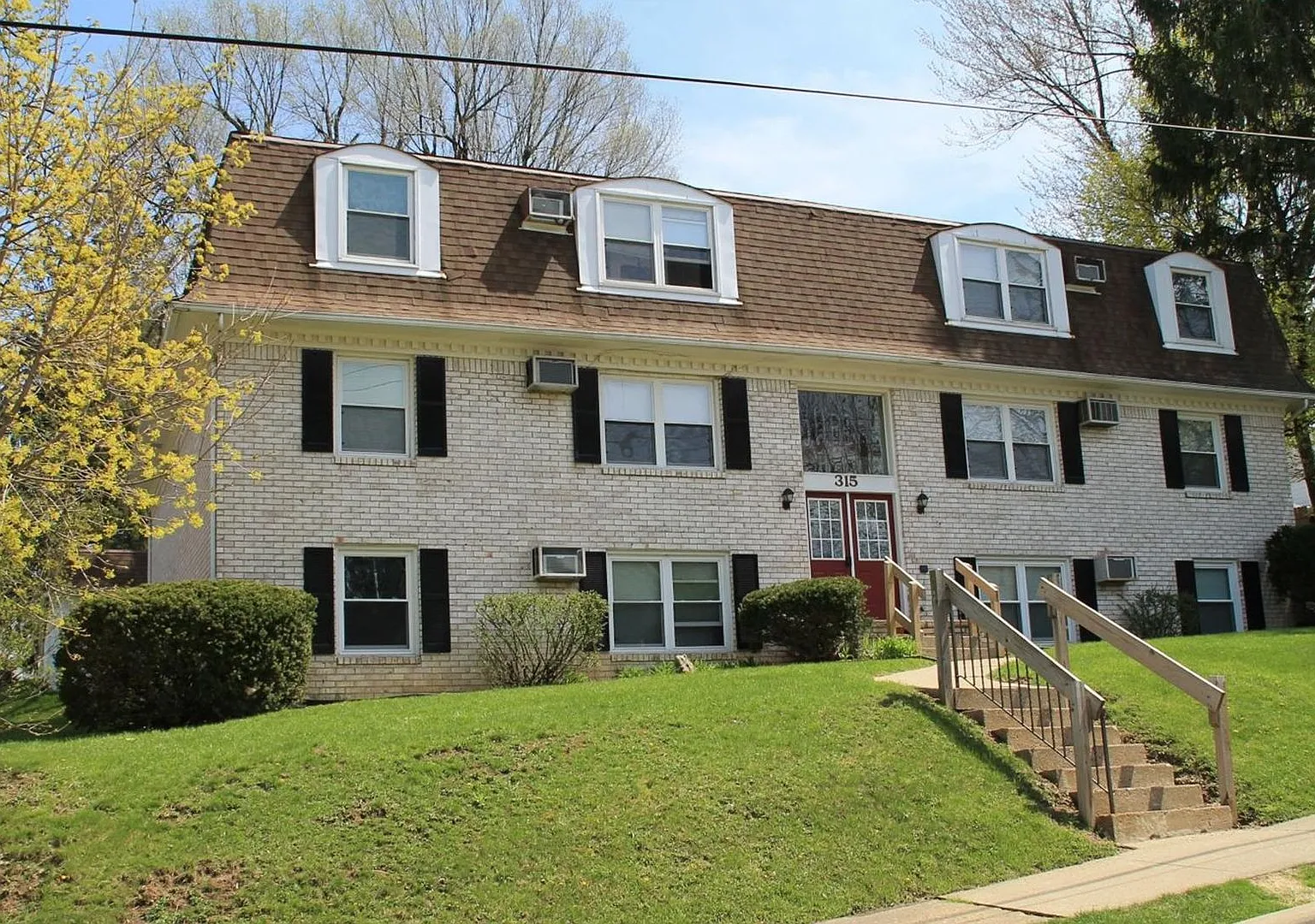 315 Wood St — Photo 1