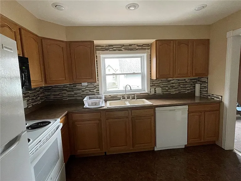 21 Armory Pl — Photo 4