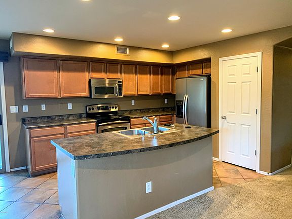 3rd image of 2542 W Canyon Way