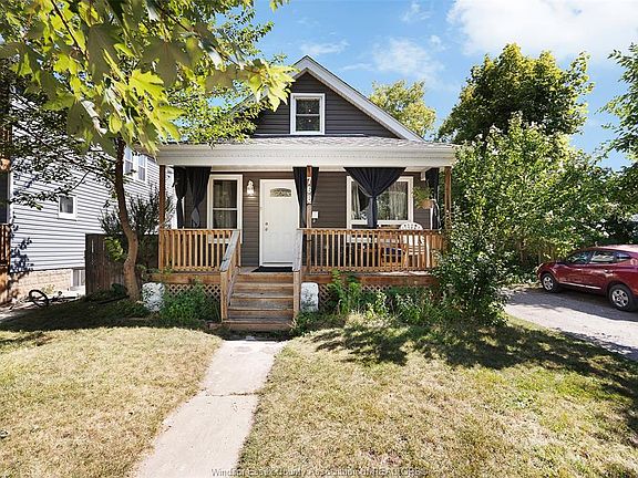 3rd image of 768 McKay Ave