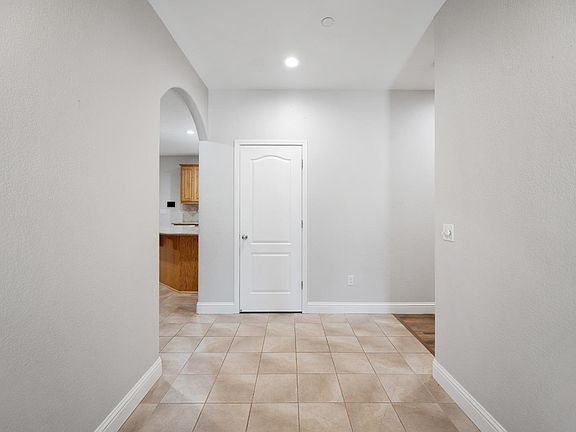 3rd image of 4530 Maximus Rd