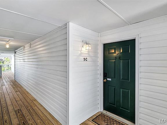 3rd image of 1117 Arbor Creek Dr APT 3C