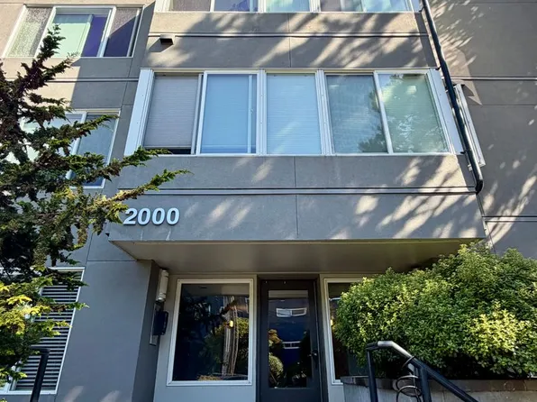 2000 W Barrett St APT 204, Seattle, WA 98199