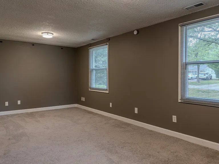 19117 Jacquie Ave — Photo 10