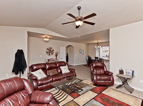 5th image of 631 Bradford Dr