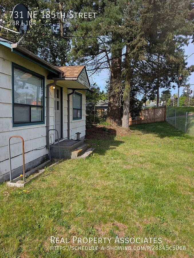 Building Photo - 731 NE 185th St