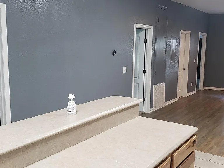 210 N Rowe St — Photo 9