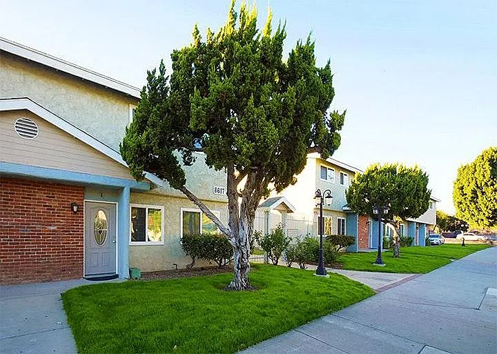 4 bed, 1100 sqft, $3,200 — Photo 2