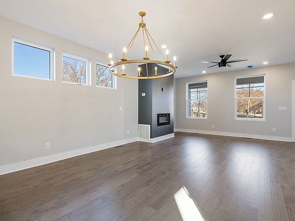 2nd image of 85 Robertson St