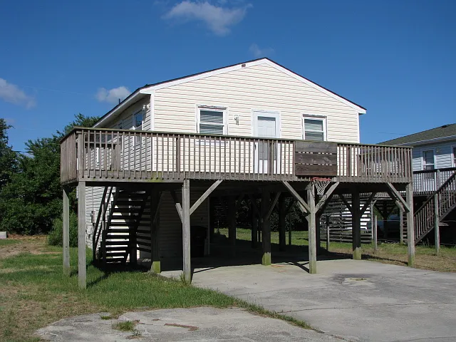 3 bed, 1008 sqft, $2,295 — Photo 1