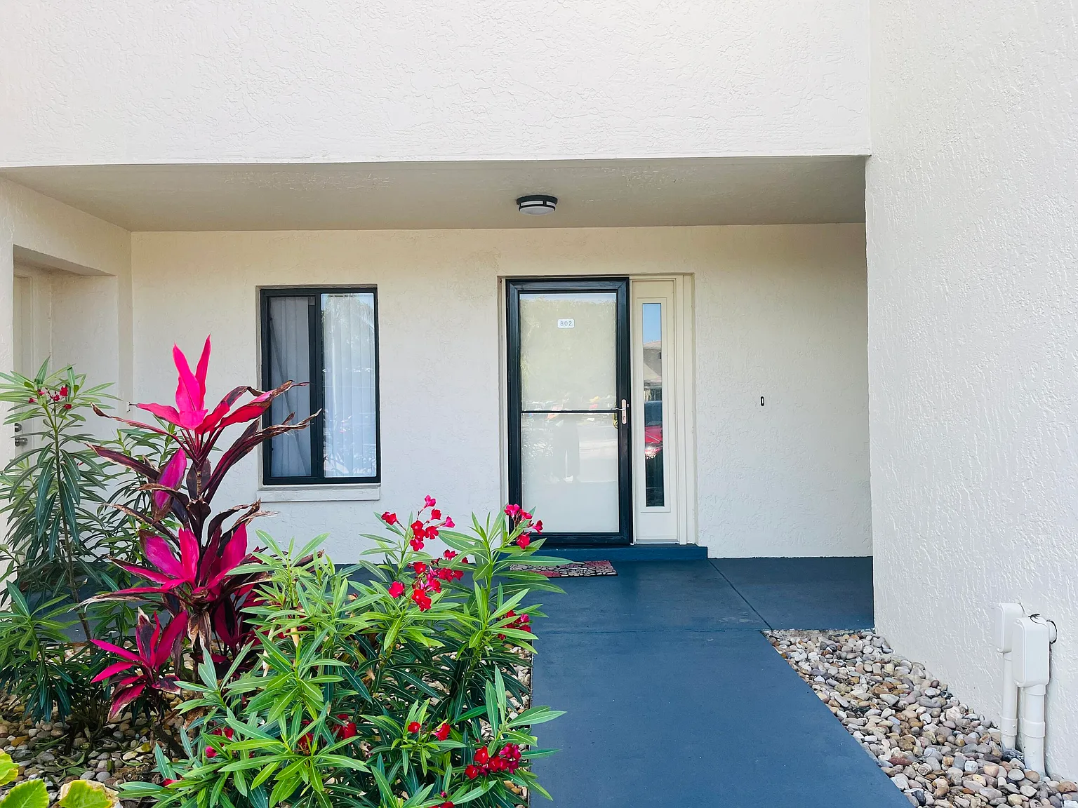 2 bed, 2.0 bath, 888 sqft, $1,950 — Photo 1