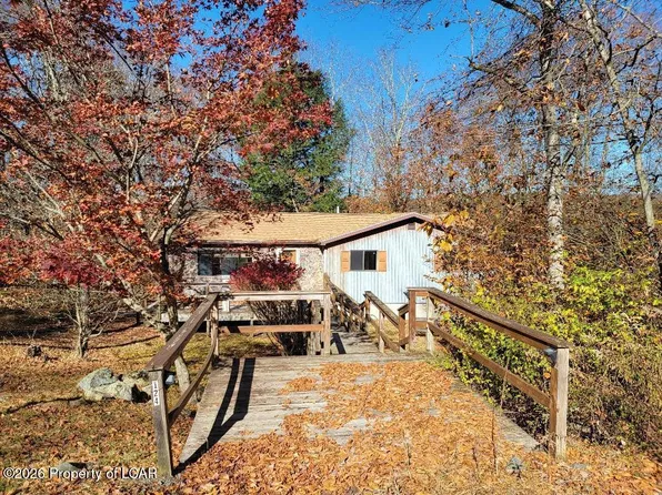 124 Fly Rod Ct, Pocono Lake, PA 18347