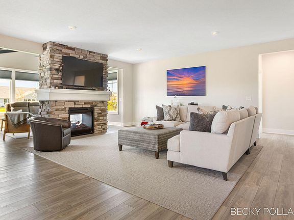 2nd image of 14042 Phoenix Pl