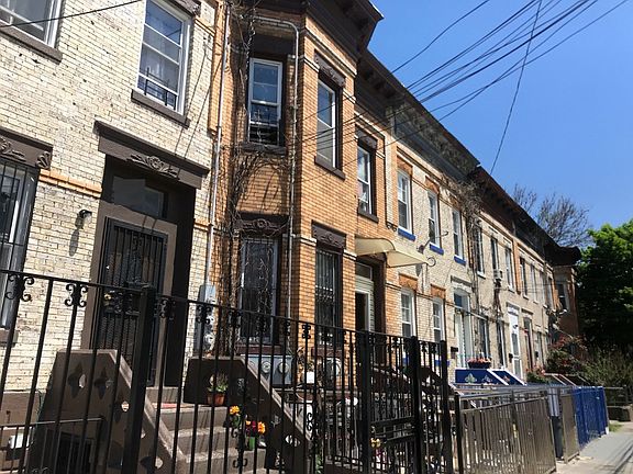 2nd image of 10437 164th St