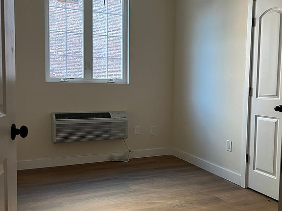 5th image of 724 E 218th St #2