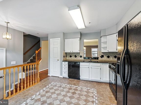 4th image of 211 College Station Dr