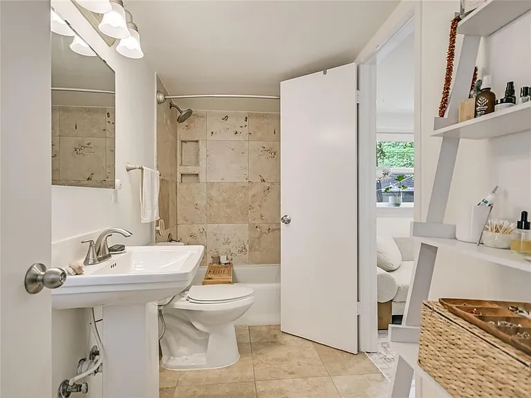 1021 Ellingson — Photo 8