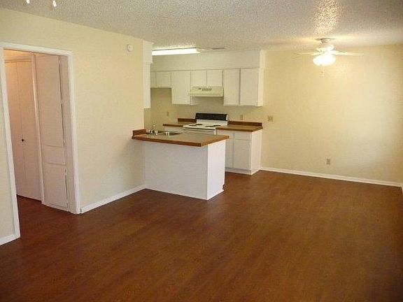 4th image of 3212 Matthews Dr