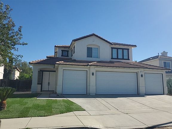 3rd image of 1183 Roadrunner Ave