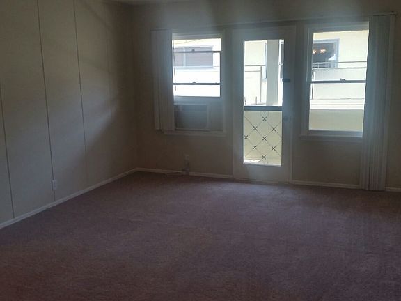 3rd image of 1124 S Sherbourne Dr APT 2