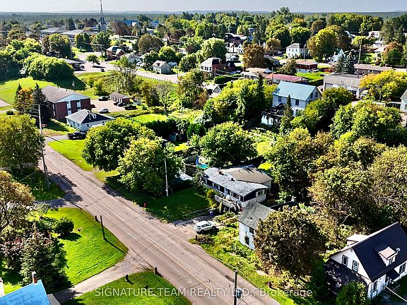 3rd image of 196 John St