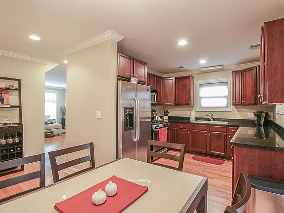 5th image of 4157 N Milwaukee Ave