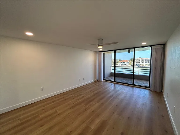 6260 Kipps Colony Ct #203 — Photo 32