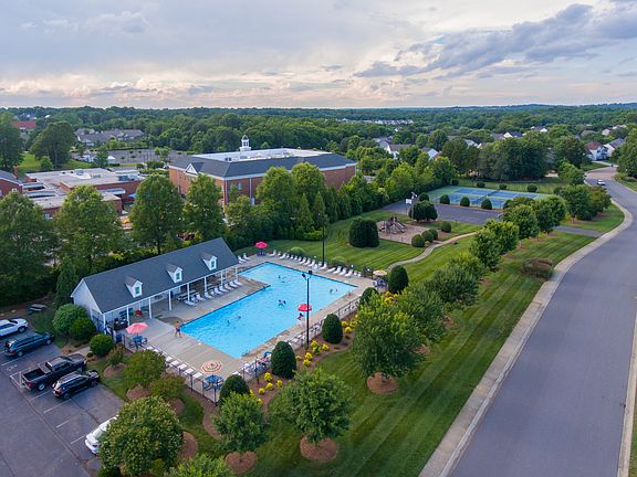 ENJOY THESE AMENITIES HERE!