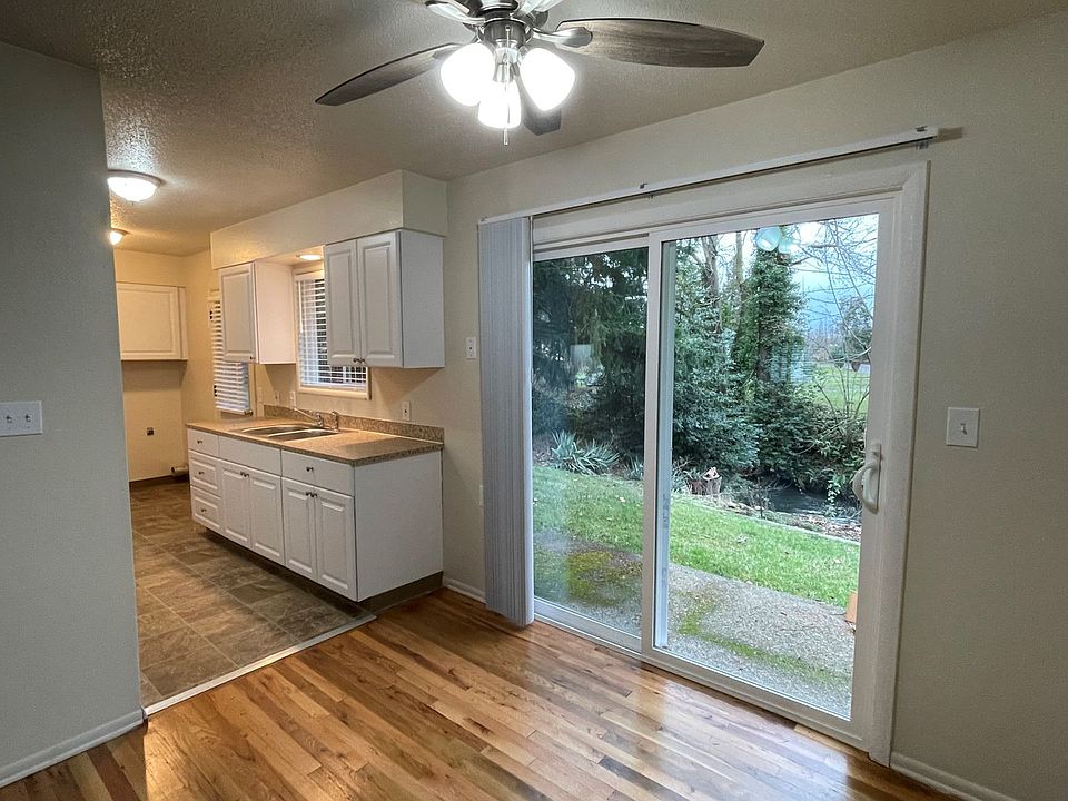 094Holly Duplexes 220 N Holly Ave Stayton OR Zillow