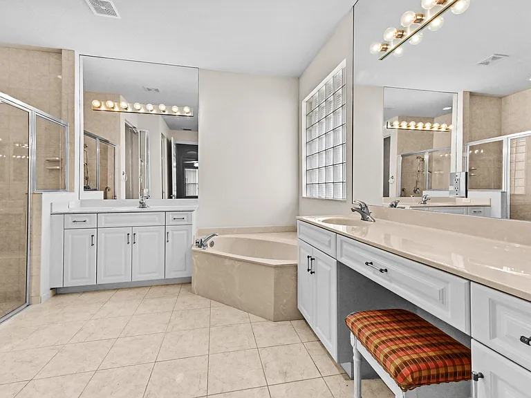 6823 Fabiano Cir — Photo 30