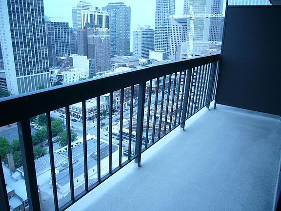 5th image of 33 W Delaware Pl Floor 19