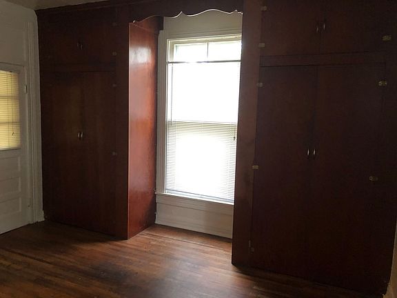 3rd image of 300 E 11th St