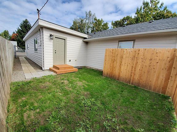 3rd image of 2608 Unander Ave Unit B