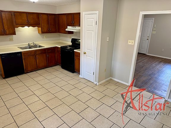 2nd image of 4665 Lasalle Pl
