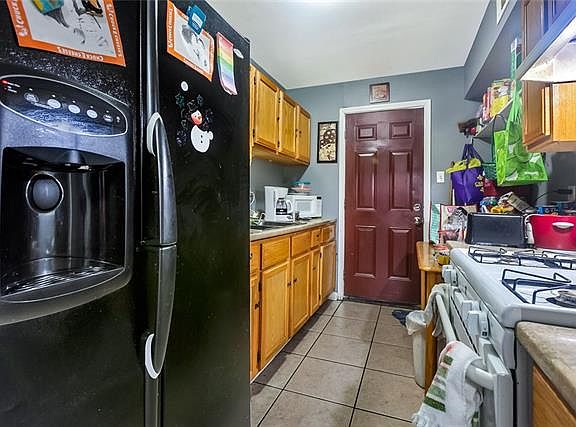 4th image of 922 Lebeau St