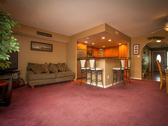 3rd image of 4465 Ernie Davis Cir