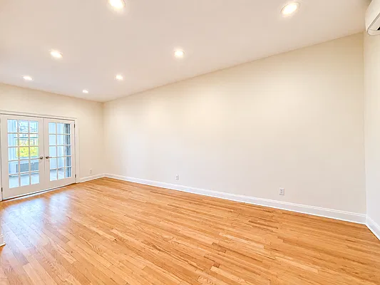 Living room, photo 2