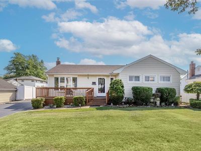 592 Chestnut Lane, East Meadow, NY, 11554