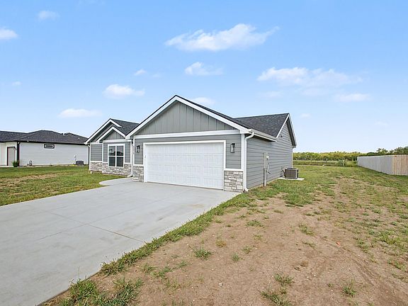 3rd image of 9975 Jasmine Dr