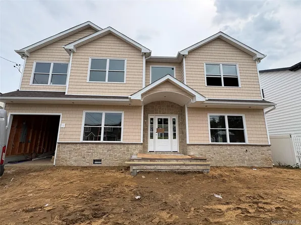1837 Dogwood Lane, Seaford, NY 11783