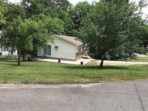 3rd image of 2900 Carson Ave